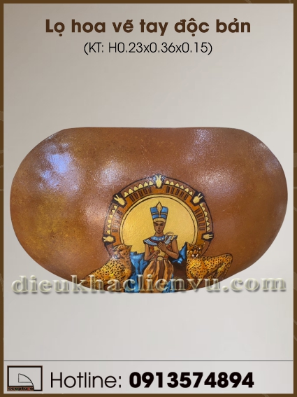 Lọ hoa vẽ tay độc bản